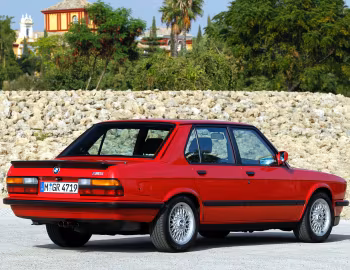 BMW M5 [Worldwide] (E28) '10.1984–09.1987