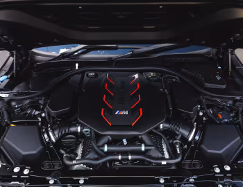 Bajo el capó BMW M5 [Australia] (G90) '2024–pr.