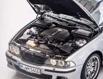 Пад капотам BMW M5 [Worldwide] (E39) '09.2000–06.2003