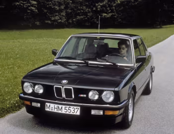 BMW M5 [Worldwide] (E28) '10.1984–09.1987