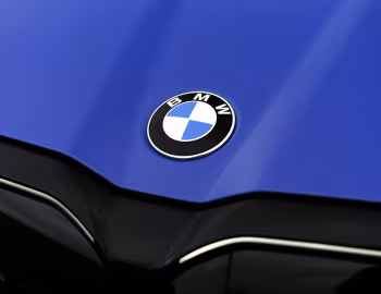 Logo BMW M5 [UK-spec] (G90) '2024–pr.
