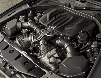 Bajo el capó BMW M5 [UK-spec] (F10) '2011–13