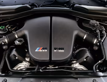 Bajo el capó BMW M5 [UK-spec] (E60) '03.2005–03.2007