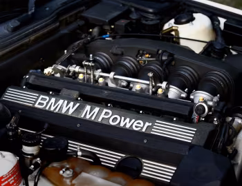 Bajo el capó BMW M5 [Australia] (E34) '1989–91
