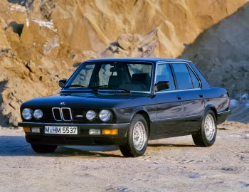 BMW M5 [Worldwide] (E28) '10.1984–09.1987