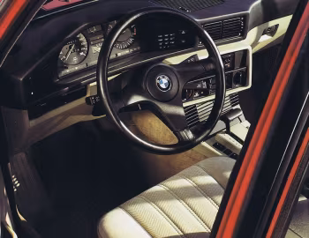 中控台 BMW M535i [EU-spec] (E28) '03.1985–05.1988