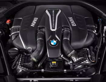 Bajo el capó BMW M550i xDrive Sedan [Worldwide] (G30) '2017–20