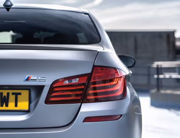 BMW M5 "30 Jahre" [UK-spec] (F10) '06–11.2014