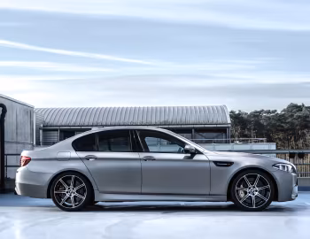 BMW M5 "30 Jahre" [UK-spec] (F10) '06–11.2014