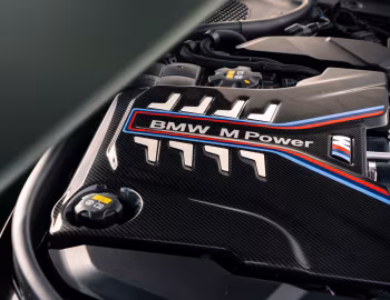 Sotto al cofano BMW M5 CS [UK-spec] (F90) '2021–24