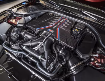发动机舱 2018–19 BMW M5 "First Edition" [North America] (F90) '2018