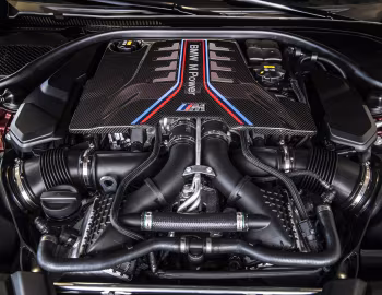 发动机舱 2018–19 BMW M5 "First Edition" [North America] (F90) '2018