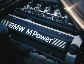 Пад капотам BMW M5 Sedan [LHD] (E34) '05.1994–08.1995