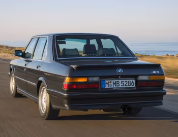 BMW M5 with M-Technic [Worldwide] (E28) '09.1985–09.1987