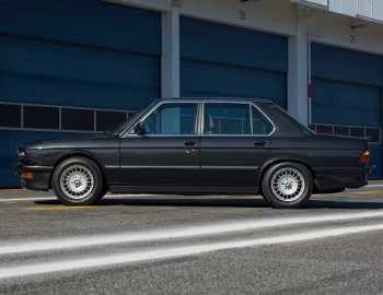 BMW M5 with M-Technic [Worldwide] (E28) '09.1985–09.1987