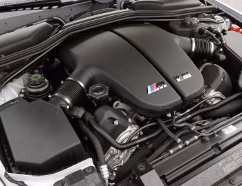 Bajo el capó BMW M6 Coupe [UK-spec] (E63) '09.2005–06.2010