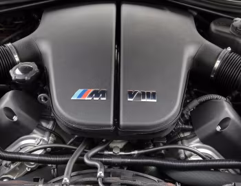 Пад капотам BMW M6 Coupe [UK-spec] (E63) '09.2005–06.2010