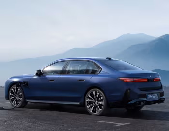 BMW M760e xDrive [Worldwide] (G70) '2026