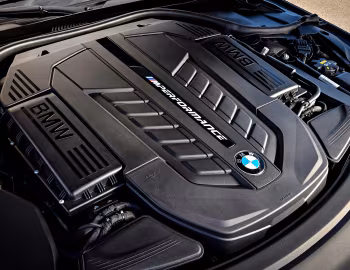 Bajo el capó 2017–19 BMW M760i xDrive [North America] (G11) '2017–19