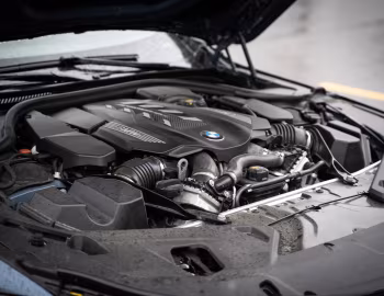 Bajo el capó 2019–22 BMW M850i xDrive Coupé [North America] (G15) '2018–22