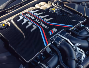 Bajo el capó BMW M8 Competition Coupé [UK-spec] (F92) '2019–22