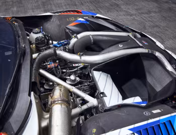 Sous la capuche WRT BMW M4 GT3 (#V22-046) (G82) '2022