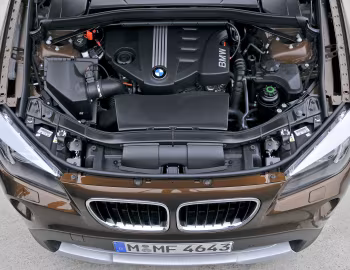 Bajo el capó BMW X1 xDrive20d AT [Worldwide] (E84) '2009–12