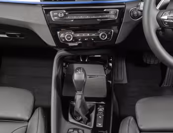 Intérieur BMW X1 xDrive20d M Sport [UK-spec] (F48) '2015–19
