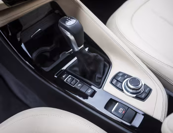 Interior 2016–19 BMW X1 xDrive28i xLine [North America] (F48) '2015–19
