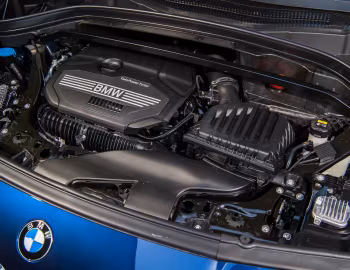 Bajo el capó BMW X2 sDrive20i M Sport X [Australia] (F39) '2018–23