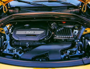Bajo el capó BMW X2 sDrive20i M Sport X [Latam] (F39) '2018–23