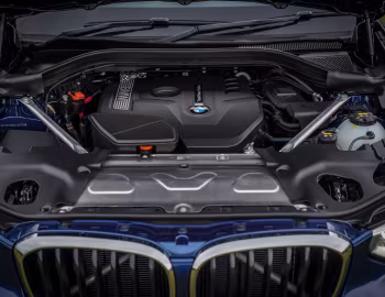 Bajo el capó BMW X3 xDrive30i M Sport [Malaysia] (G08) '2018–21