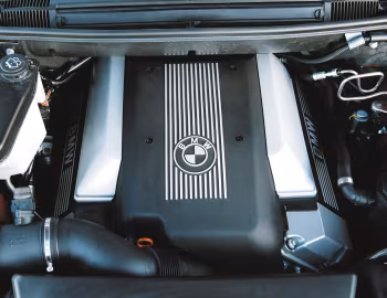 Пад капотам BMW X5 4.6is [UK-spec] (E53) '2002–03