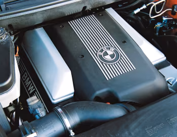 Пад капотам BMW X5 4.6is [UK-spec] (E53) '2002–03