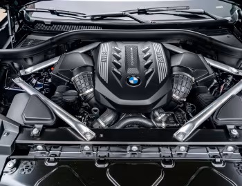 Bajo el capó 2020–23 BMW X5 M50i [North America] (G05) '2019–23