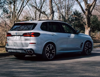 BMW X5 M60i [Japan] (G05) '2023–pr.
