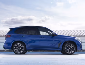 BMW X5 M Competition [UK-spec] (F95) '2020–23