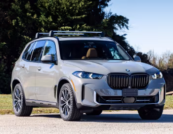 2025–pr. BMW X5 xDrive 40i "Silver Anniversary Edition" [North America] (G05) '2024–pr.