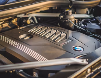 Bajo el capó BMW X6 xDrive40i M Sport [Malaysia] (G06) '2020–23