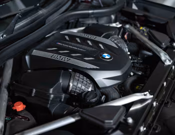 Bajo el capó BMW X7 M50i [Japan] (G07) '2019–22
