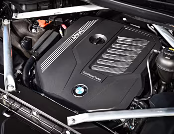 Bajo el capó 2020–22 BMW X7 xDrive40i Design Pure Excellence [North America] (G07) '2019–22
