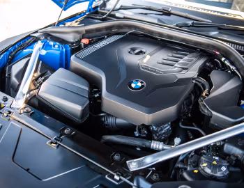 Bajo el capó BMW Z4 sDrive20i M Sport [UK-spec] (G29) '2019–22
