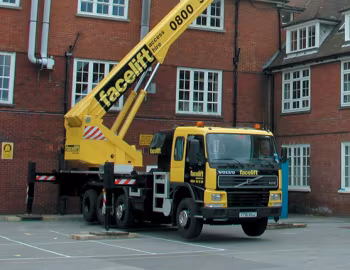 Volvo FM12 8×4 rigid Sleeper cab with Bronto Skylift S62MDT [UK-spec] '1998–2002