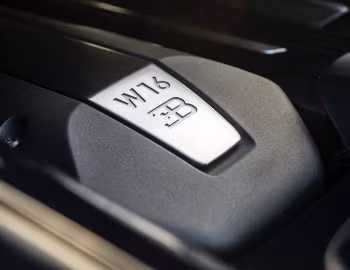 Bajo el capó Bugatti Chiron [North America] '2016–pr.