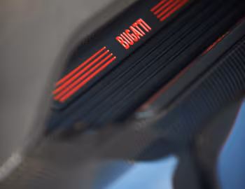 Bajo el capó Bugatti Divo "Lady Bug" '03.2021