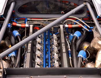 Bajo el capó Bugatti EB110 SС '1995