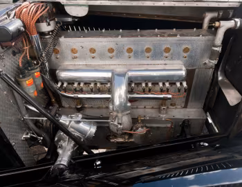 Bajo el capó Bugatti Type 46 Sports Saloon '1930
