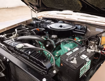 Bajo el capó 1960 Buick Electra 225 Convertible (4867)