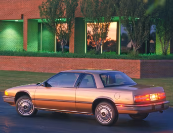 1988 Buick Regal Custom Coupe (4W B57)