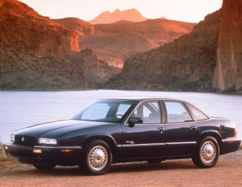 1995–96 Buick Regal Custom Sedan '1994–97